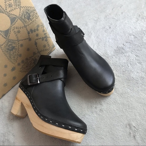 bungalow clog boot